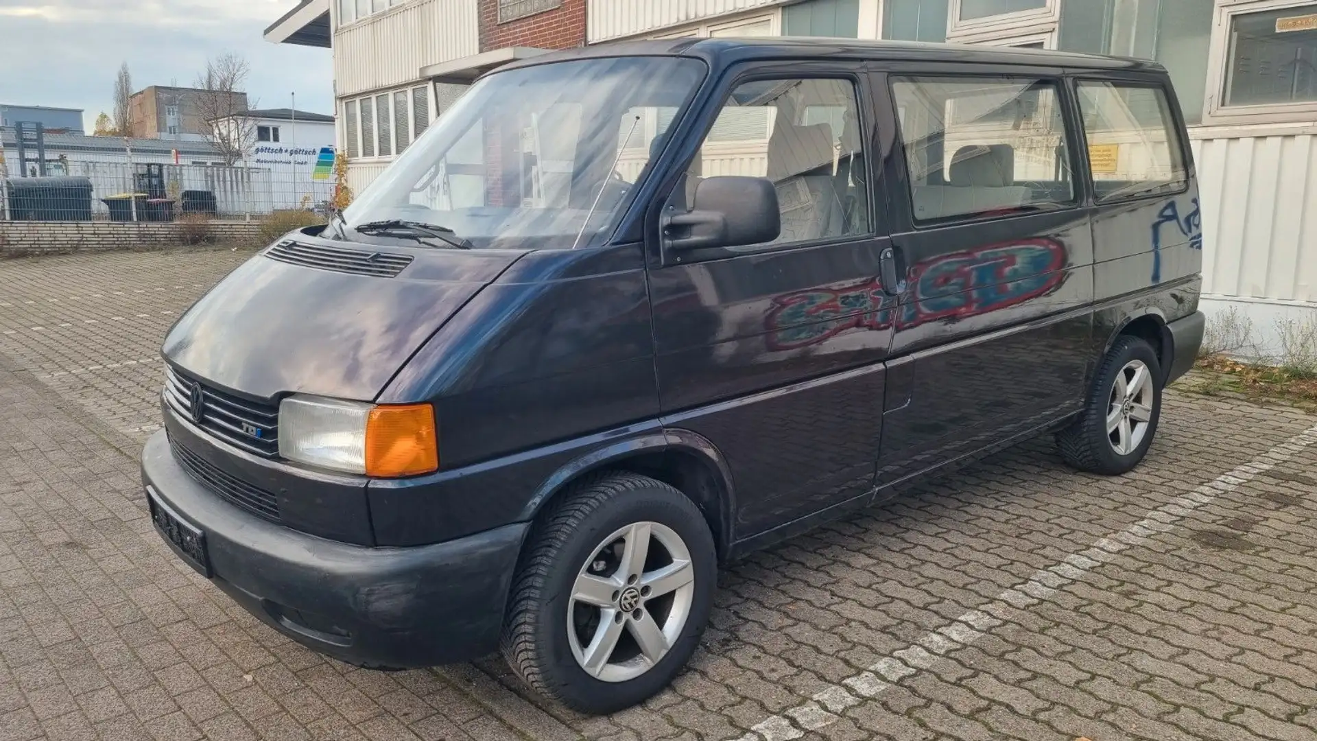 Volkswagen T4 Caravelle 2,5-l-Diesel TDI 65kW lang Violett - 1
