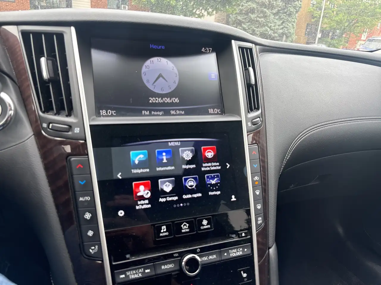 Infiniti Q50 снимка Infiniti Q50