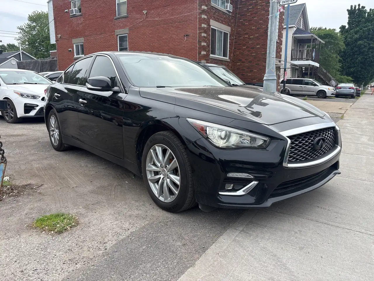 Infiniti Q50 снимка Infiniti Q50