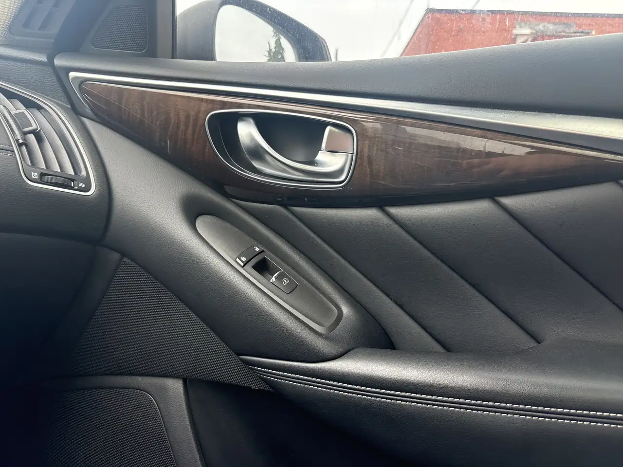 Infiniti Q50 снимка Infiniti Q50