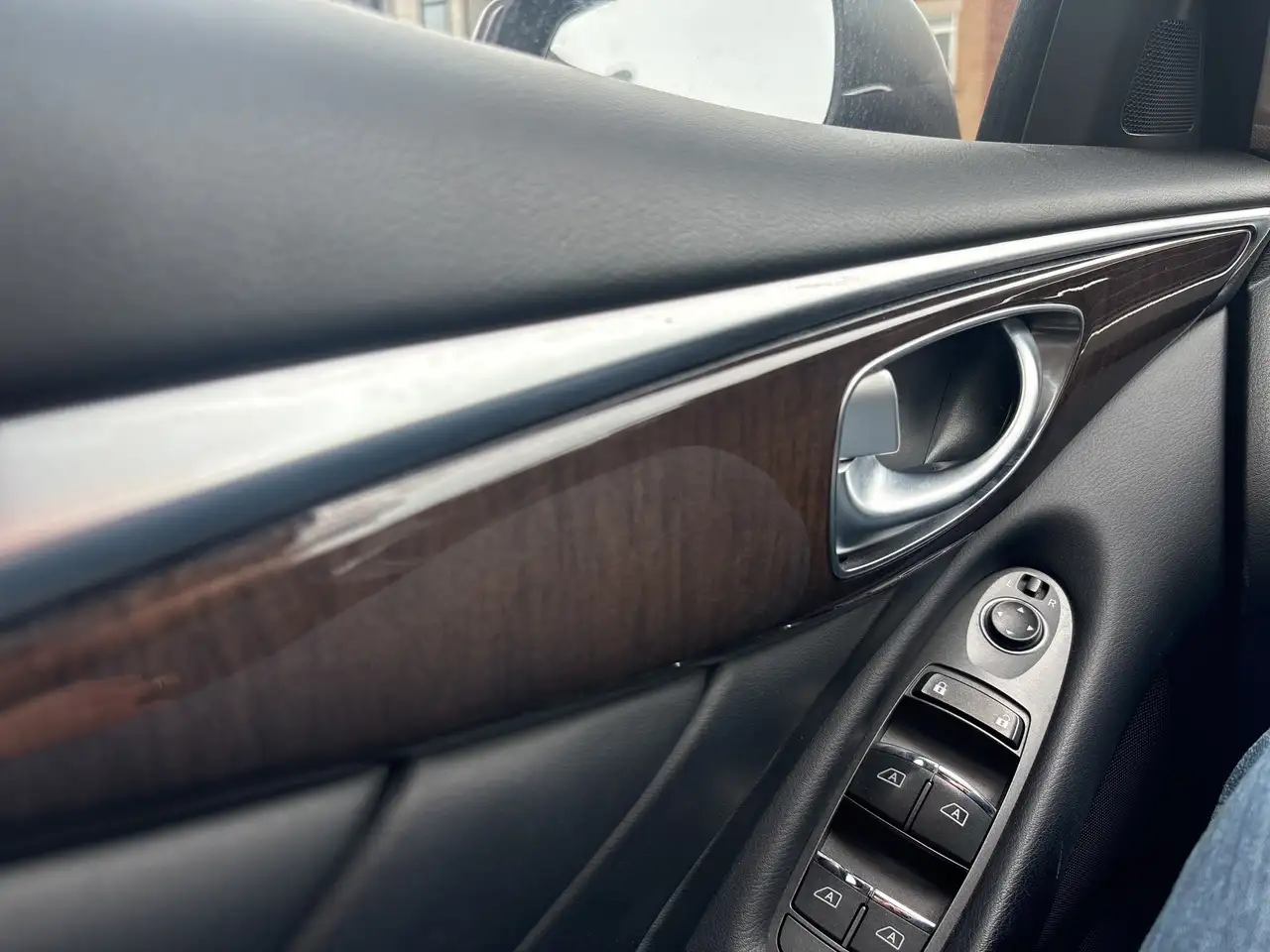 Infiniti Q50 снимка Infiniti Q50