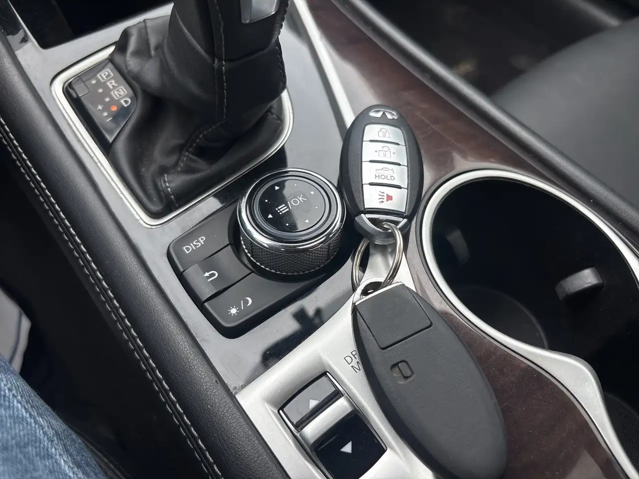 Infiniti Q50 снимка Infiniti Q50