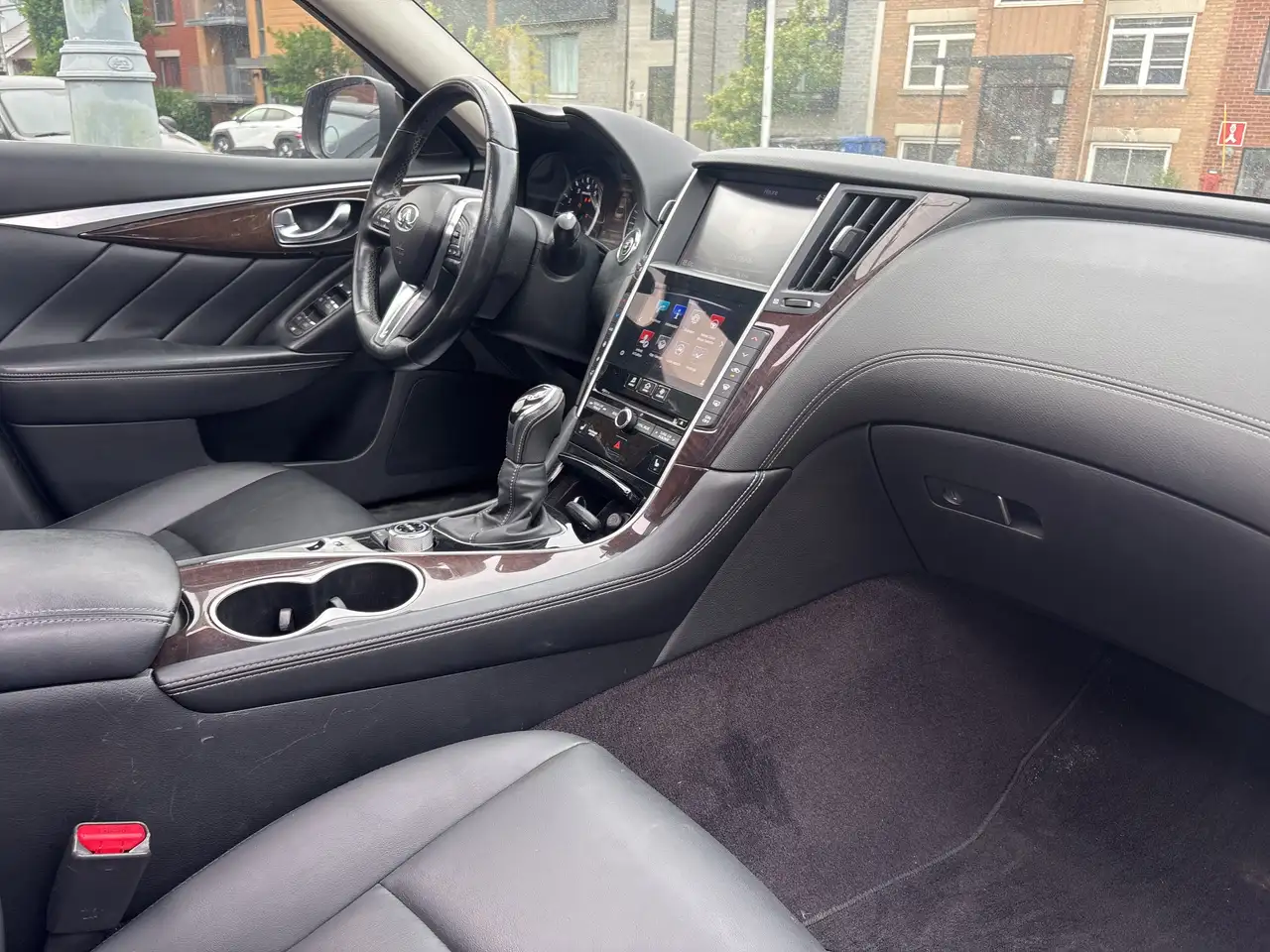 Infiniti Q50 снимка Infiniti Q50
