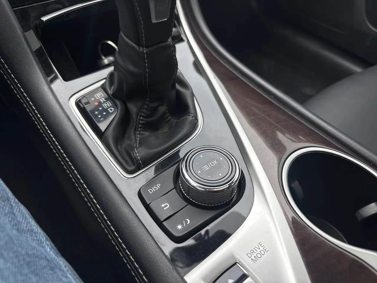 Infiniti Q50 снимка Infiniti Q50
