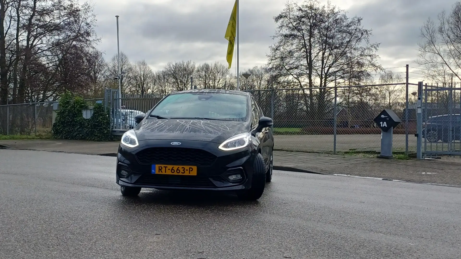 Ford Fiesta 1.0 EcoB. ST-Line Zwart - 2