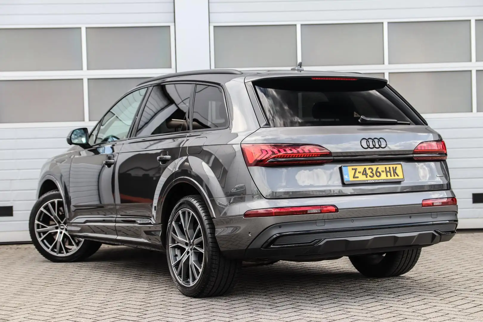 Audi Q7 55 TFSIe 381pk Quattro S-Line | Panoramadak | B&O Grijs - 2