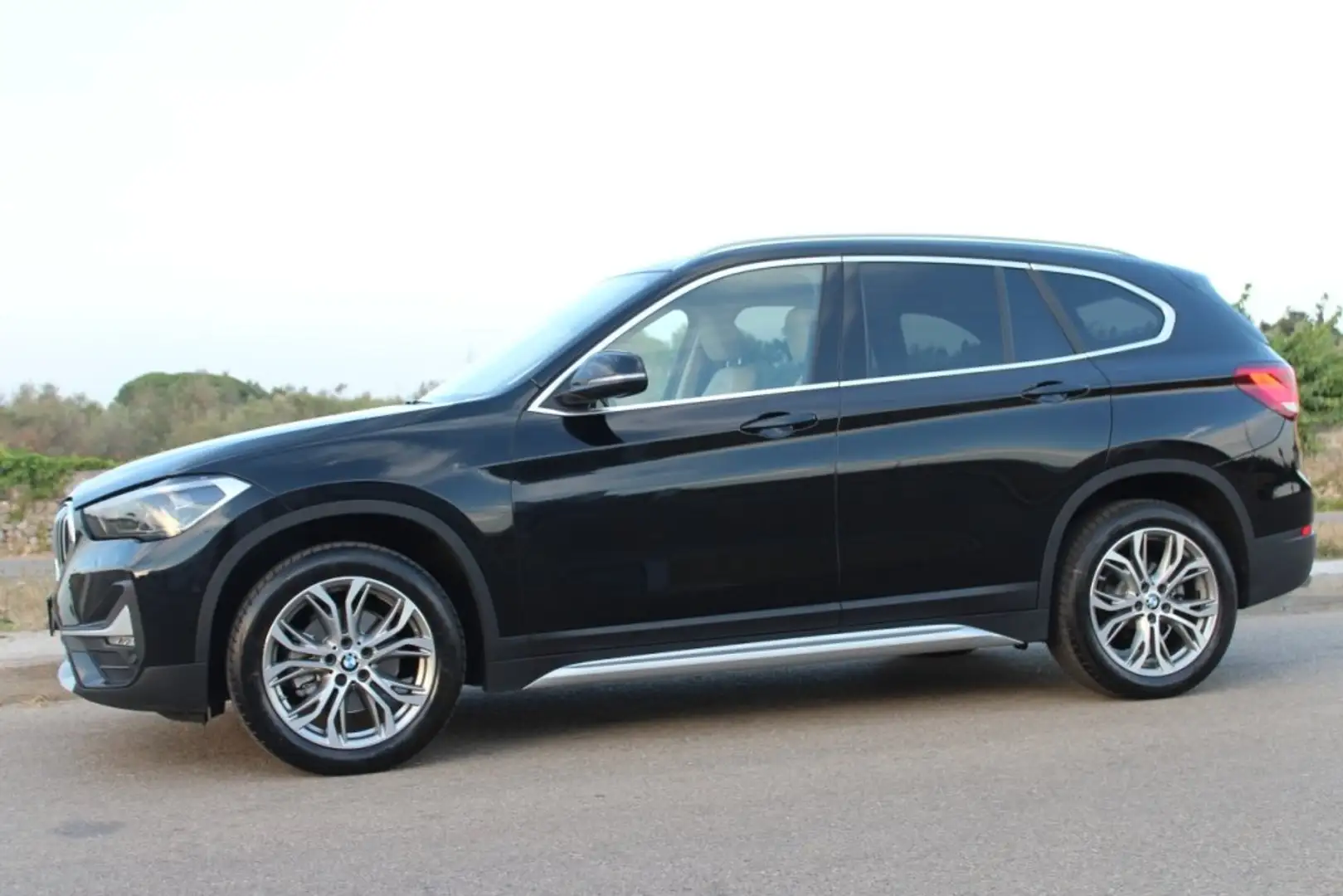 BMW X1 sDrive18d Aut. XLine *PELLE *LUCI AMBIENTE *CAMERA Nero - 2