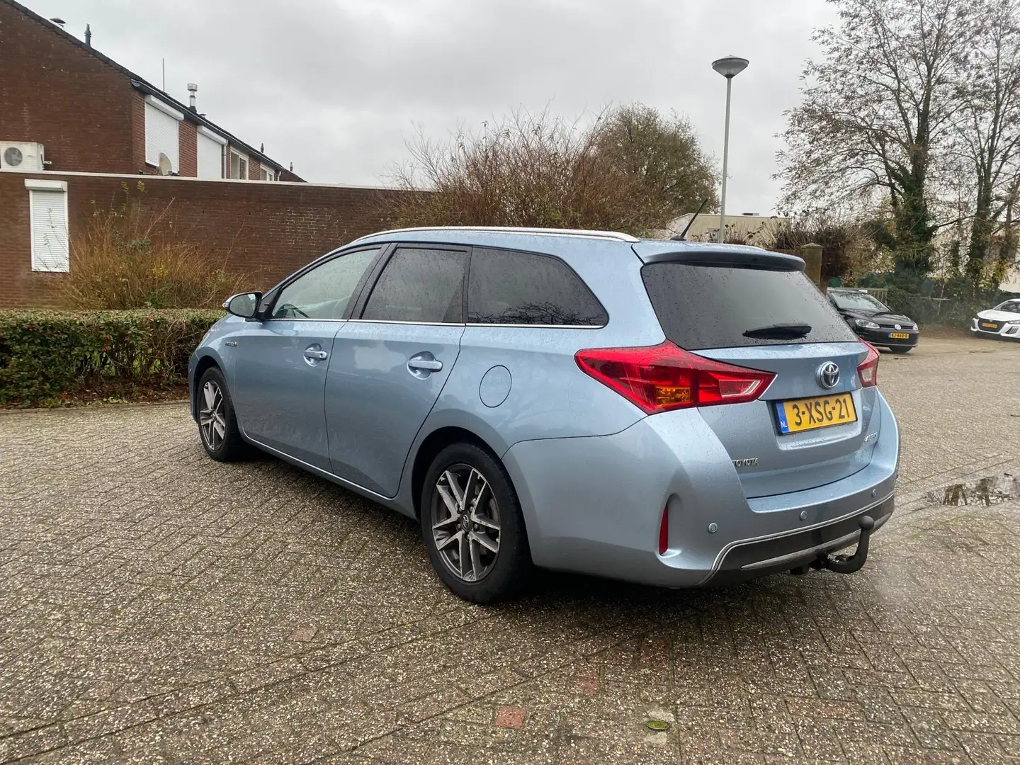 Toyota Auris Touring Sports 1.8 Hybrid Lease Blauw - 2