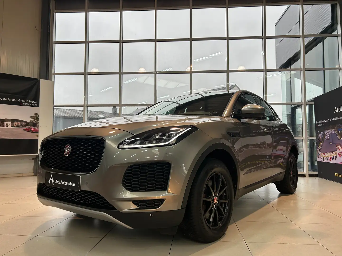 Jaguar E-Pace 2.0 *GARANTIE*1ER PROP*BLUETOOTH*CAMERA*LED AMB* Gris - 1