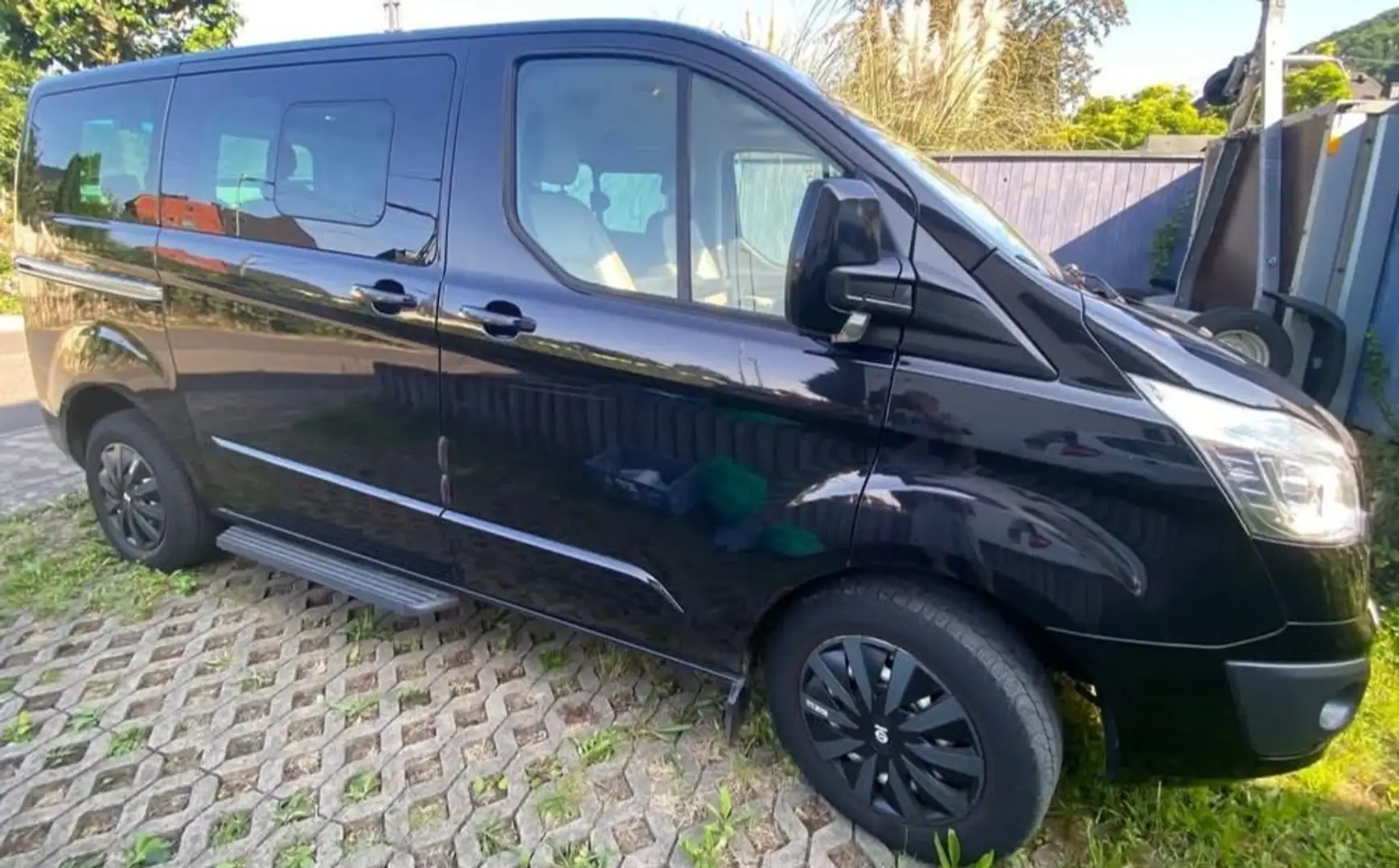 Ford Tourneo Custom Tourneo Custom 300 L1H1 VATitanium Schwarz - 2