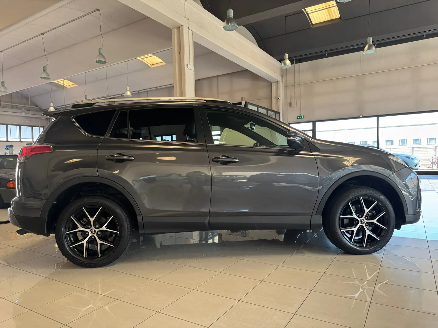 Toyota RAV 4 2.0 D-4D 2WD Style AUTOCARRO VAN PRONTA IN SEDE Grigio - 2