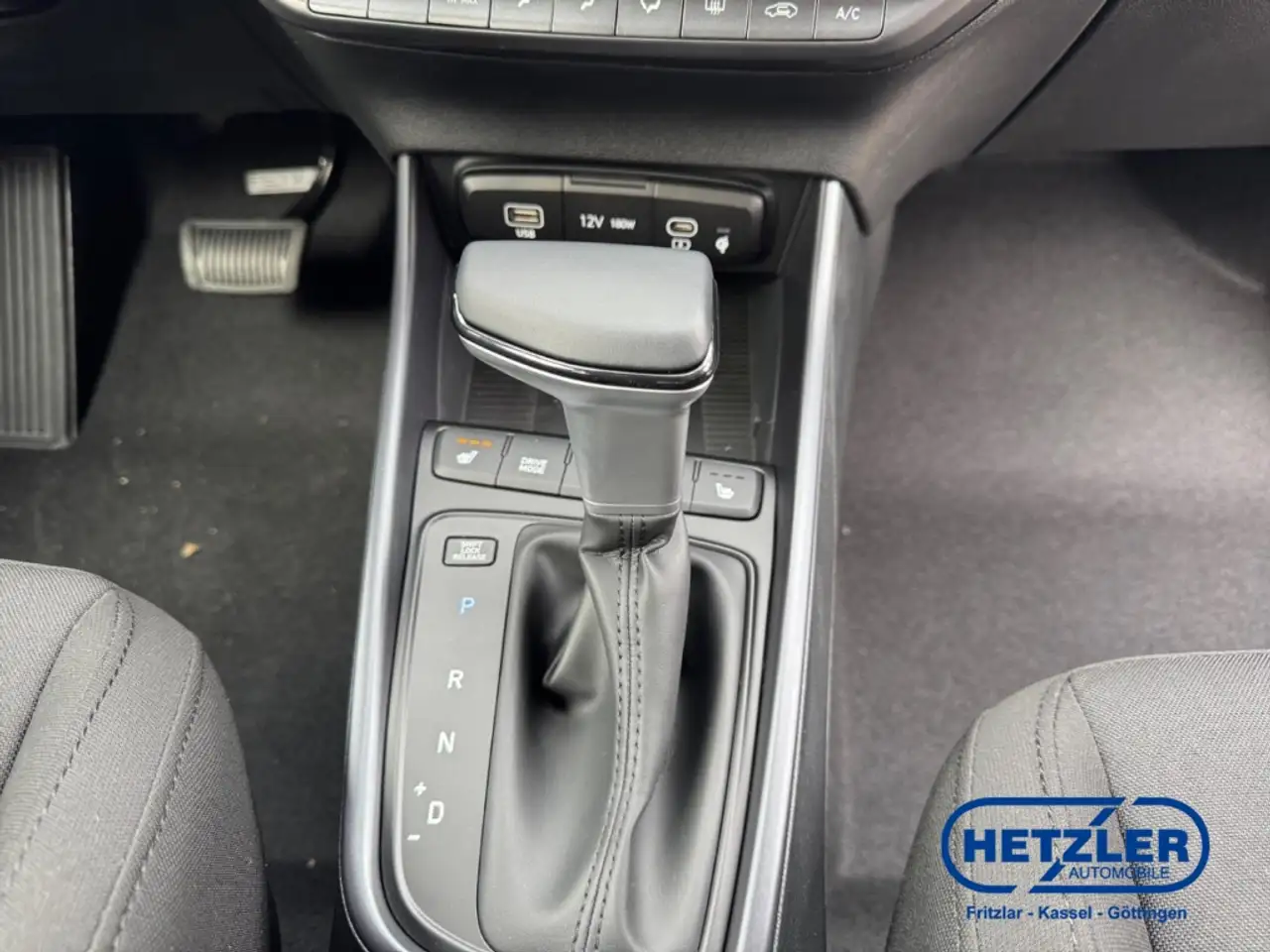 Hyundai i20 Prime Navi Digitales Cockpit Soundsystem Bose LED 17