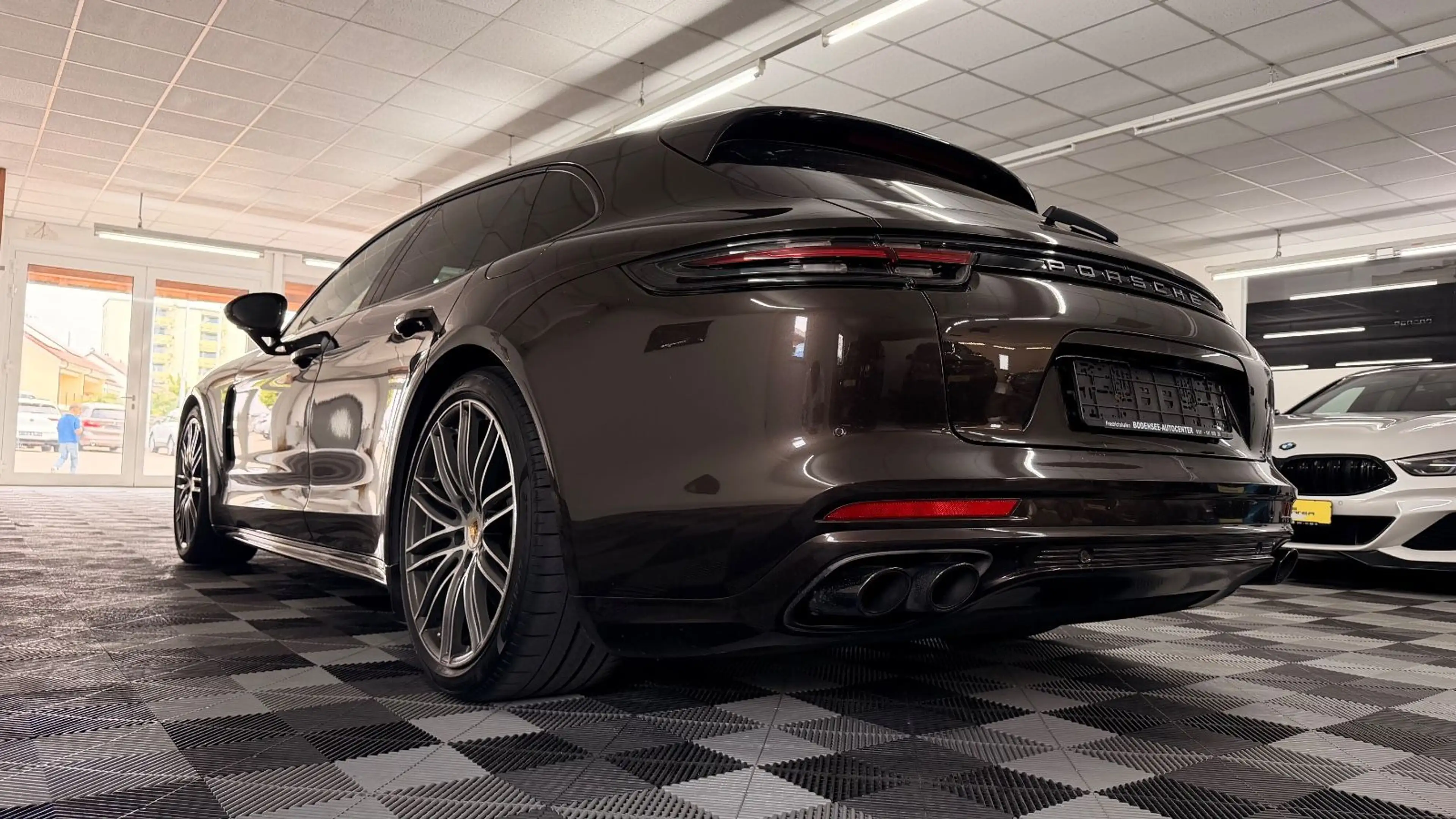 Porsche Panamera Sport Turismo 4 E-Hybrid — photo 3