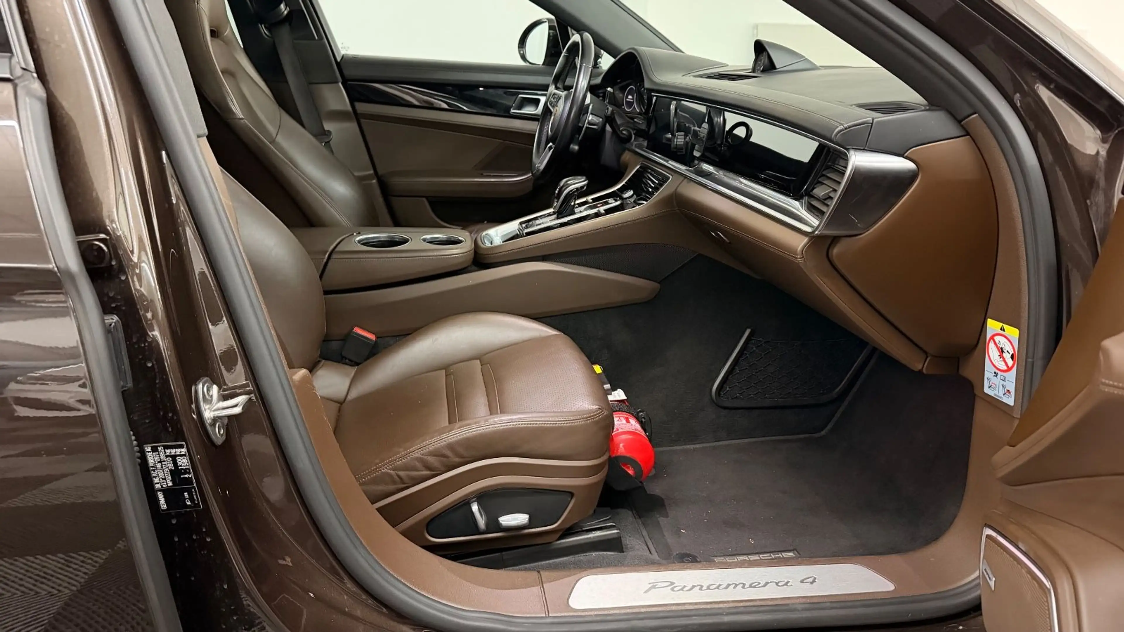 Porsche Panamera Sport Turismo 4 E-Hybrid — photo 10