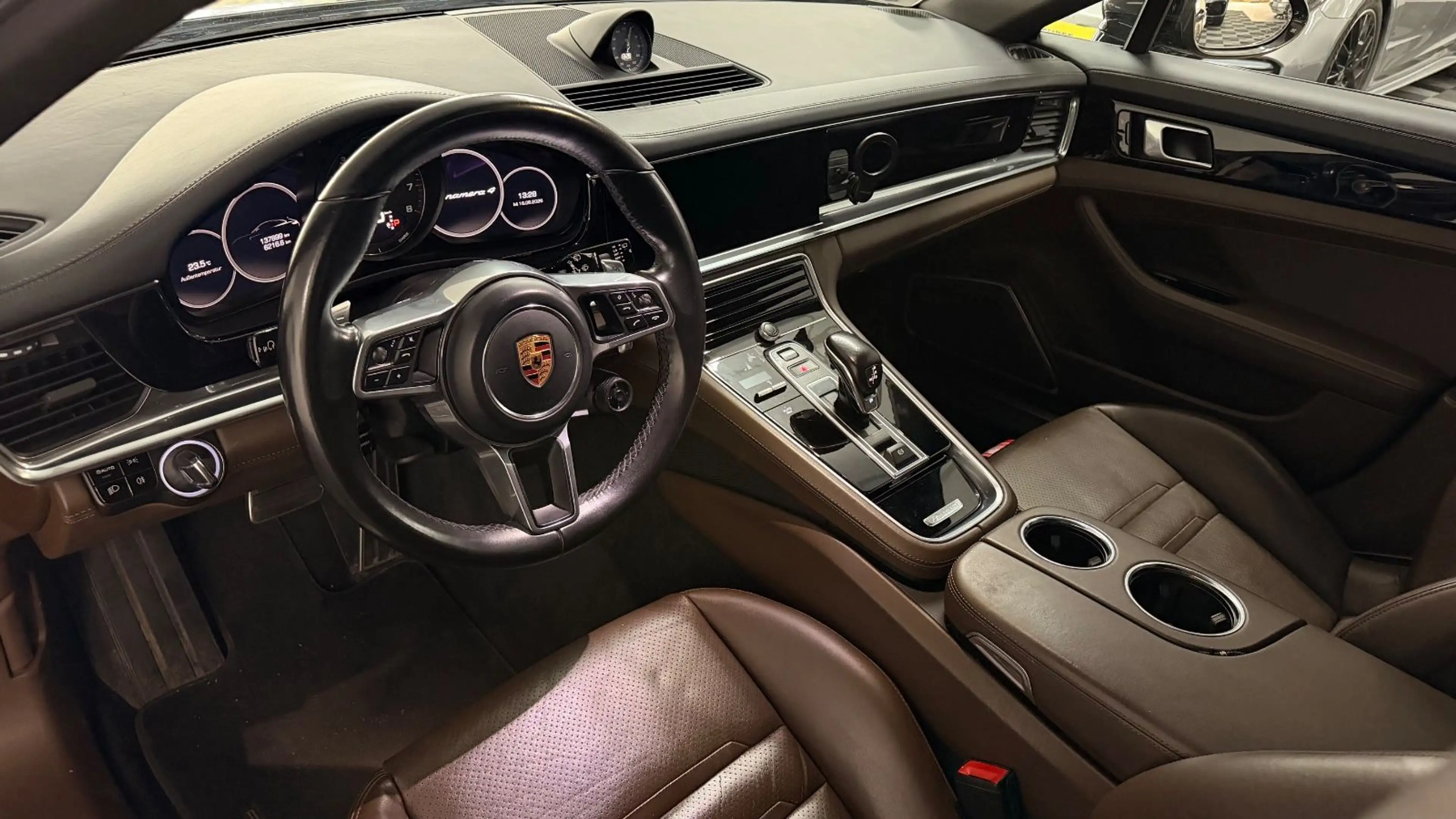 Porsche Panamera Sport Turismo 4 E-Hybrid — photo 7