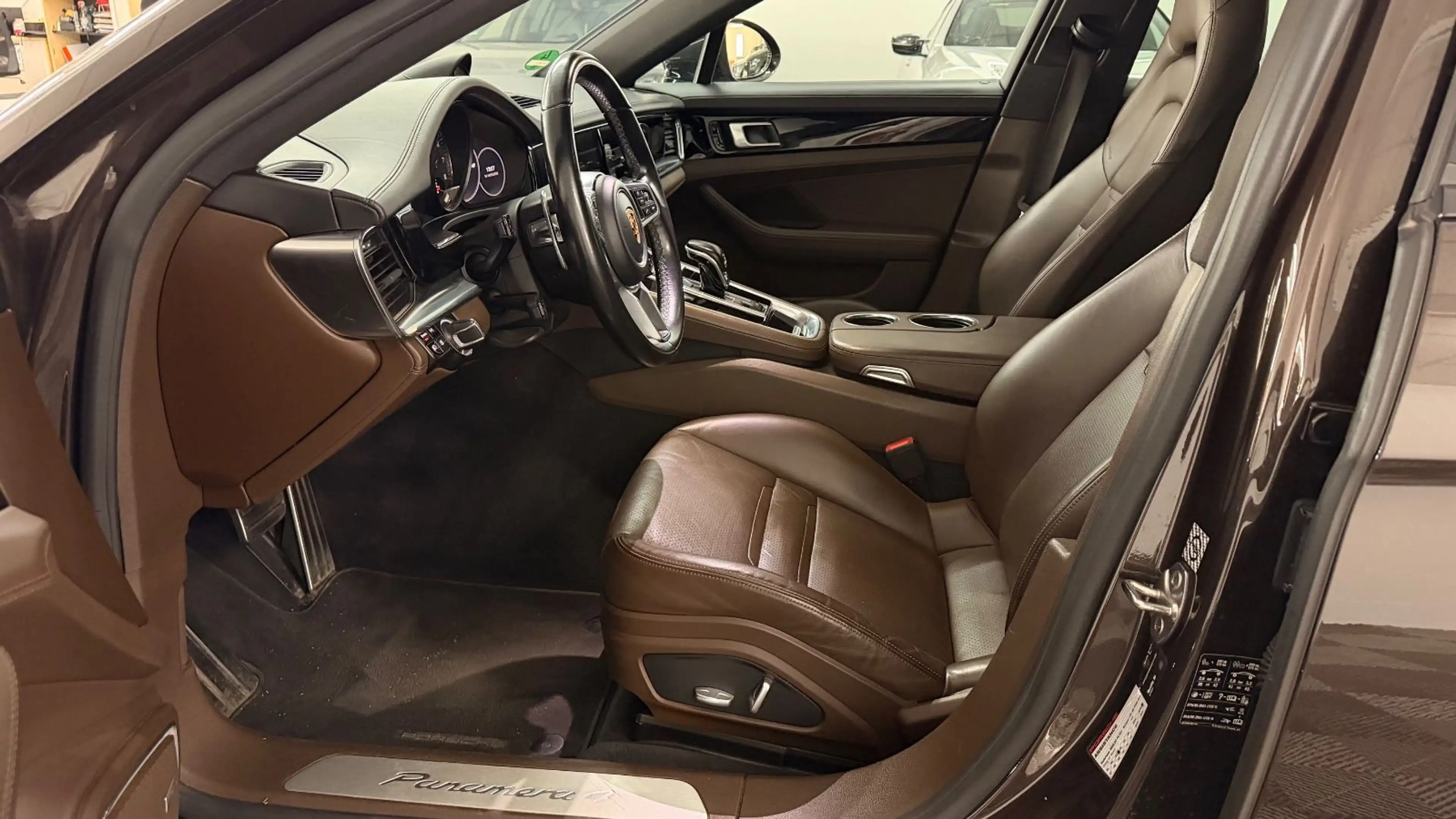 Porsche Panamera Sport Turismo 4 E-Hybrid — photo 8