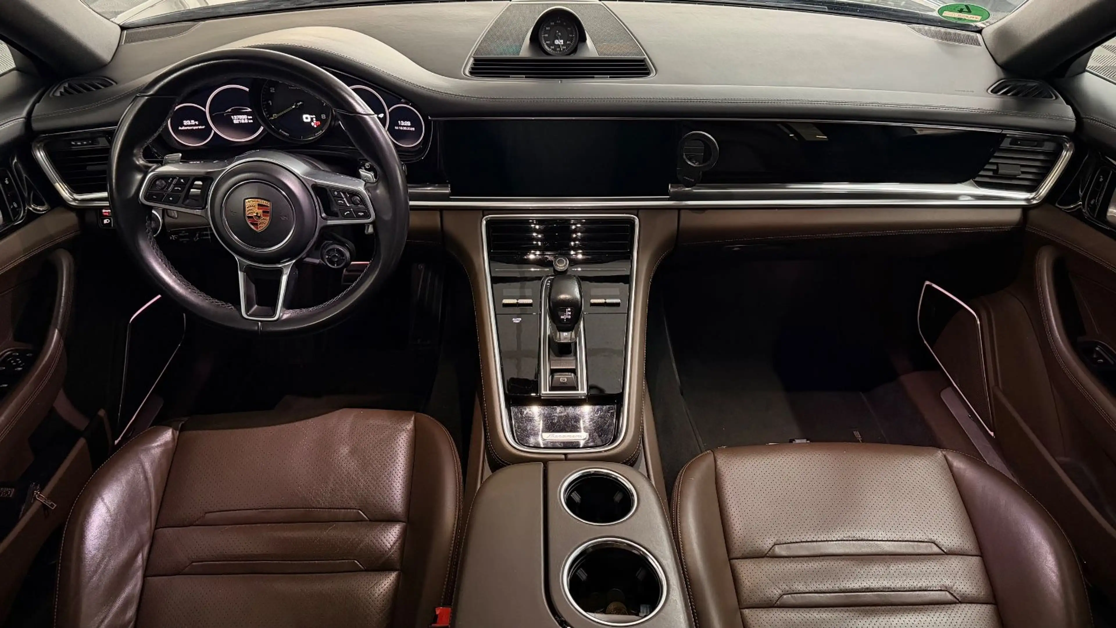 Porsche Panamera Sport Turismo 4 E-Hybrid — photo 14