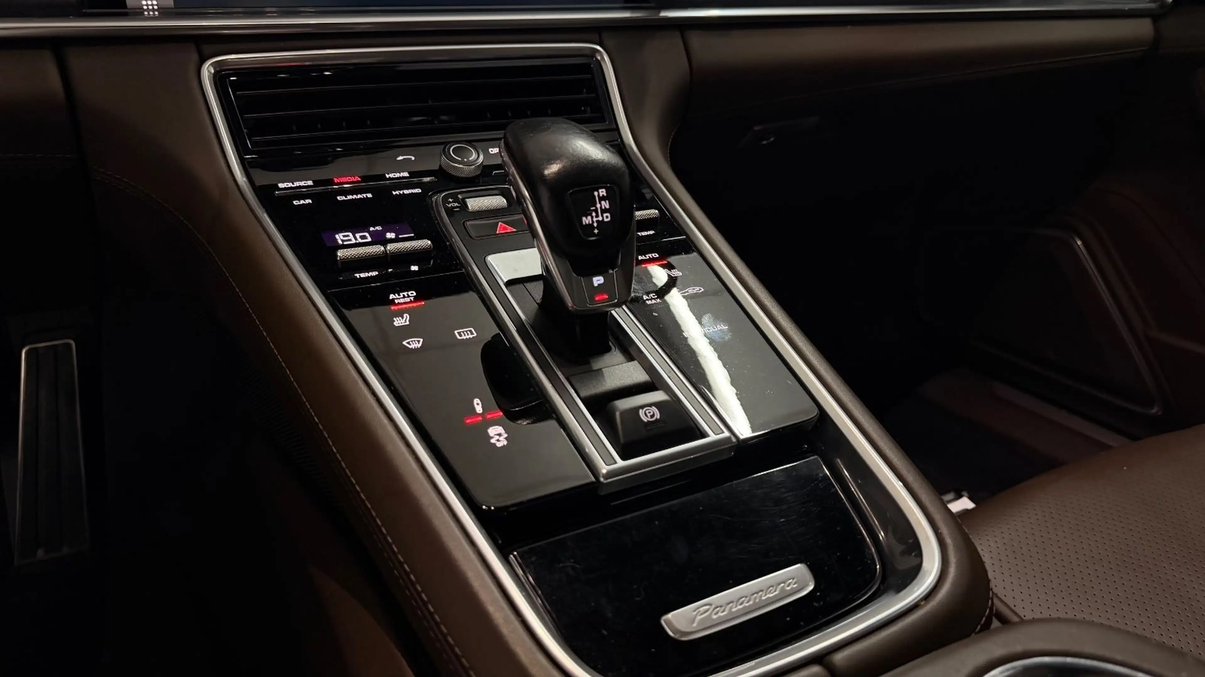 Porsche Panamera Sport Turismo 4 E-Hybrid — photo 13