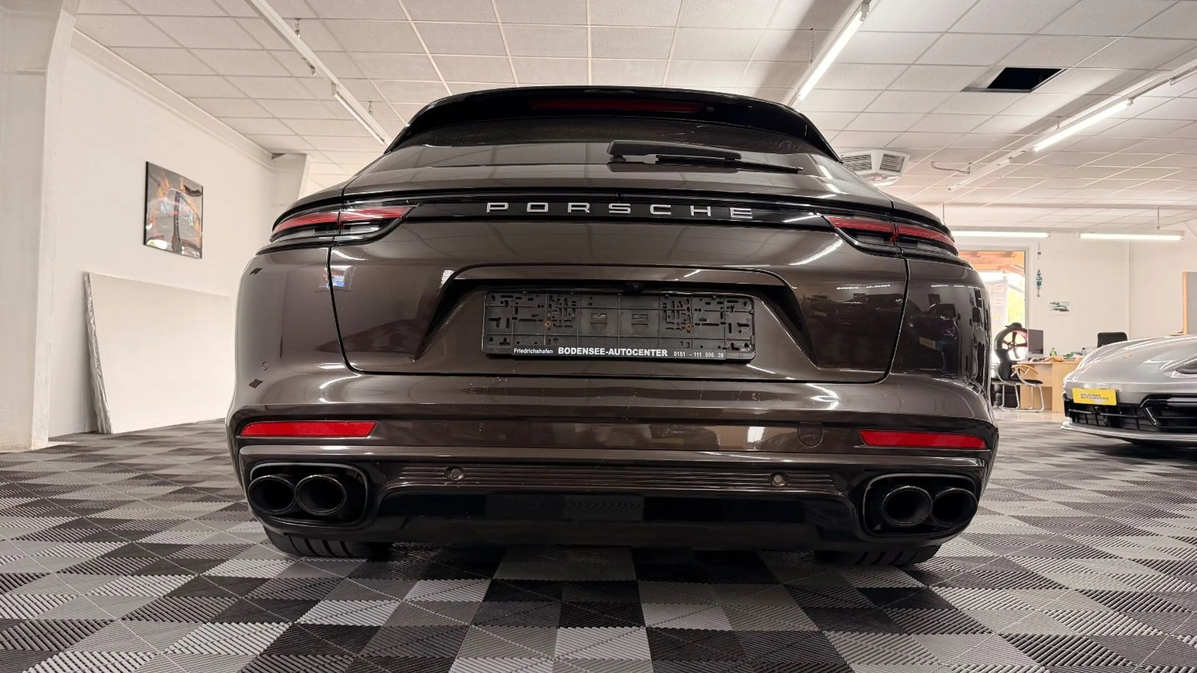 Porsche Panamera Sport Turismo 4 E-Hybrid — photo 4
