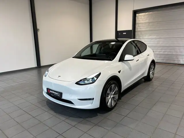 Tesla Model Y view 3