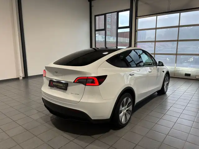 Tesla Model Y view 5