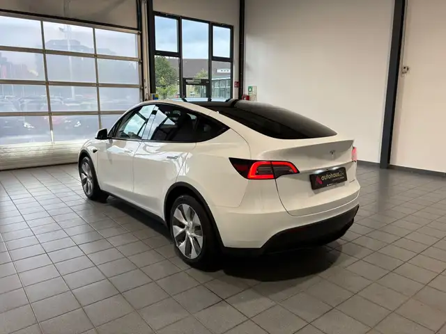 Tesla Model Y view 4
