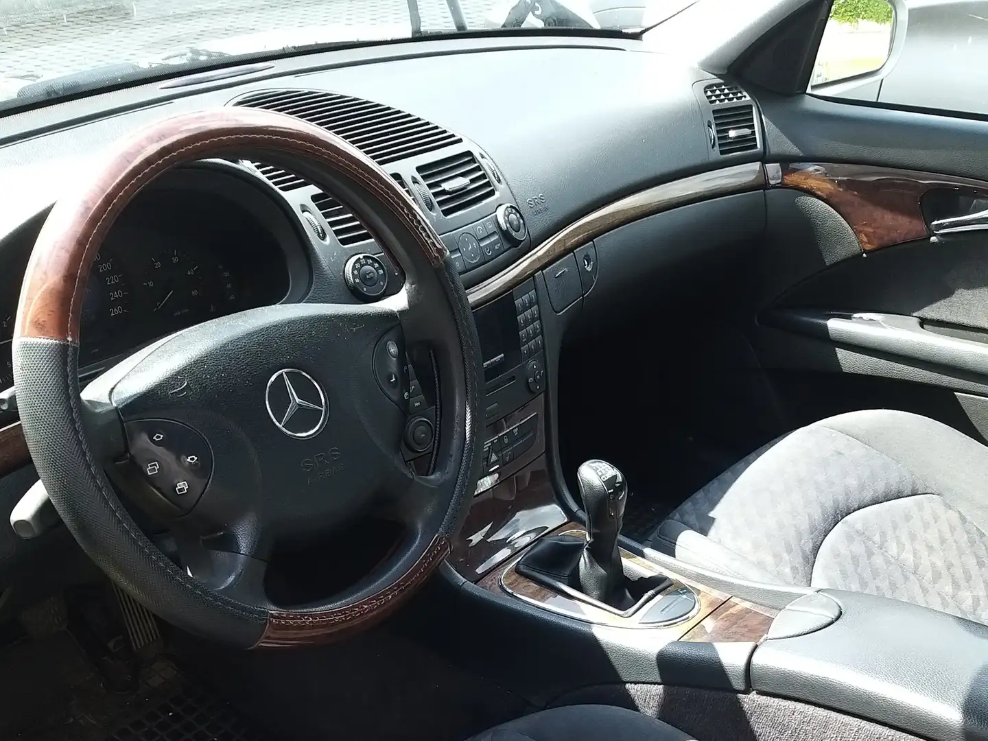 Mercedes-Benz E 200 Classic CDI Silber - 2