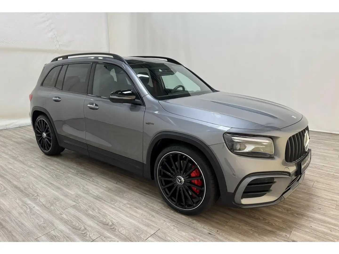 Mercedes-Benz GLB 35 AMG 4M Pano*AHK*Distr*Standheiz*MULTIBEAM Gris - 2