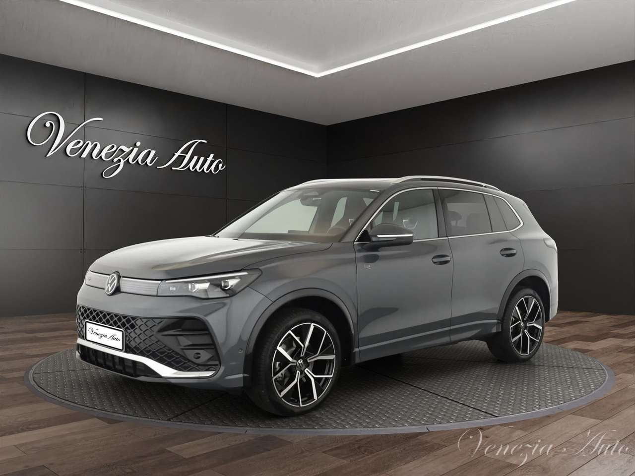 Volkswagen Tiguan Tiguan 2.0 TDI DSG R-Line 193cv 4Motion Tetto Navi Keyless Kam ACC HUD LED Pelle Massage 360 Ambiente