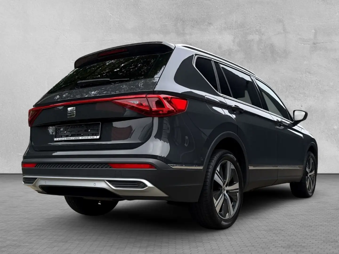 SEAT Tarraco Xperience 2.0 TDI DSG SCHWENKB. AHK ACC LED KAMERA Grau - 2