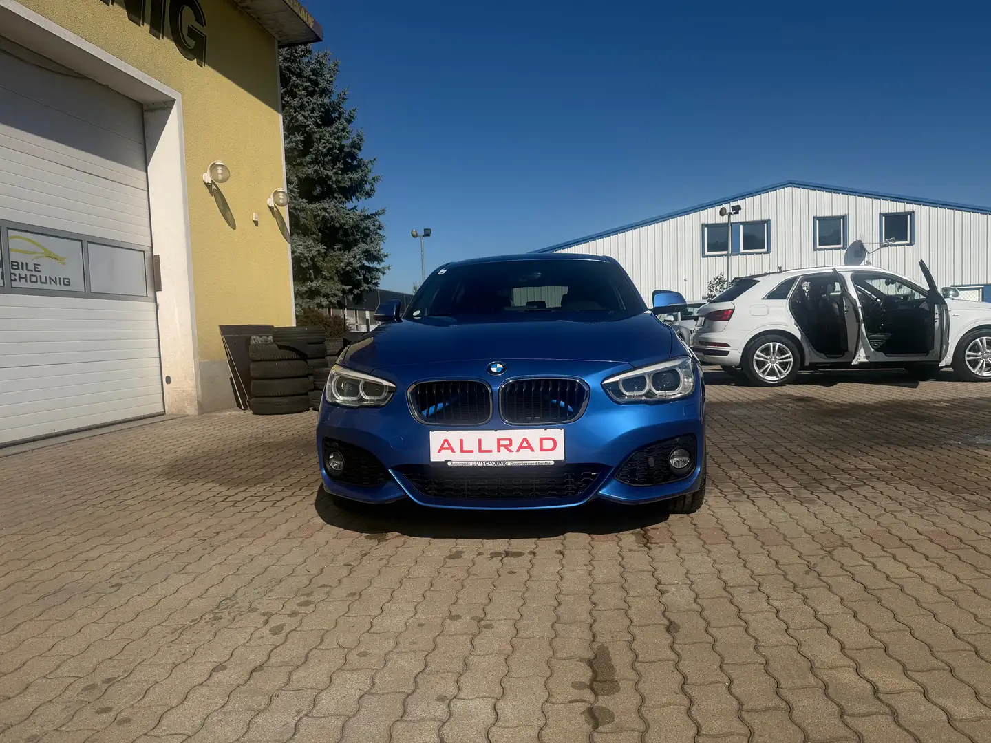 BMW 118 X Drive M- Paket innen und außen Blau - 1