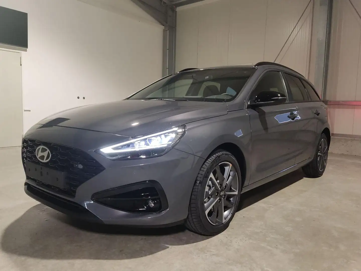 Hyundai i30 Kombi GO! PLUS 1.0 T-GDI 100 PS 7DCT Navi-Apple... Gris - 1