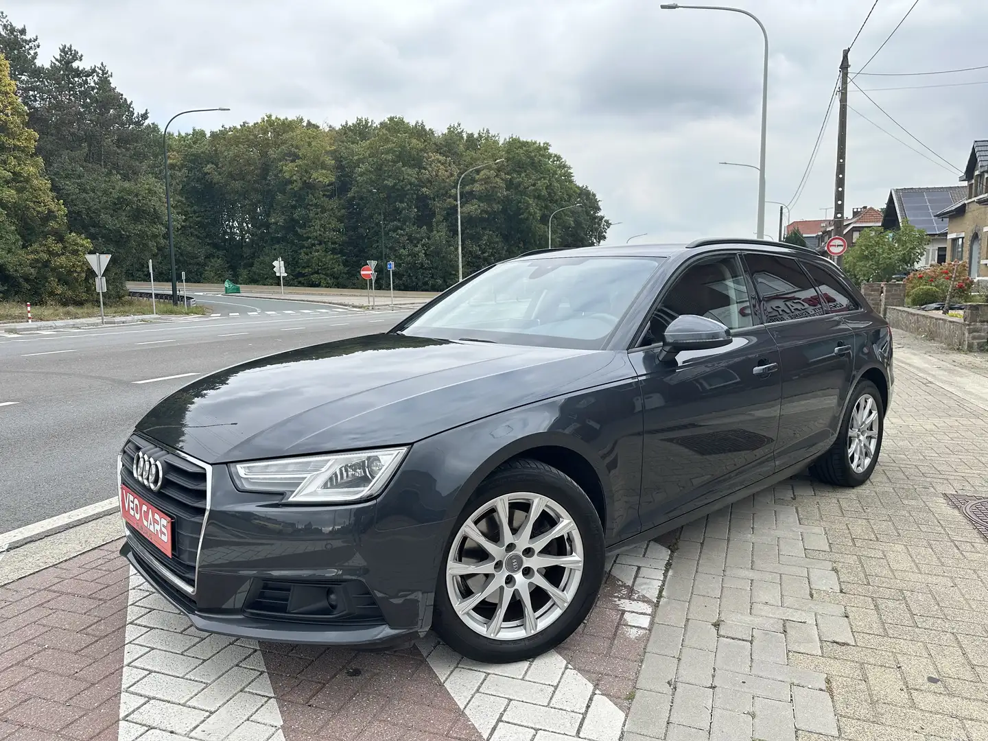 Audi A4 2.0 TDi S tronic / Cockpit GPS Cuir LED Capteurs Gris - 2