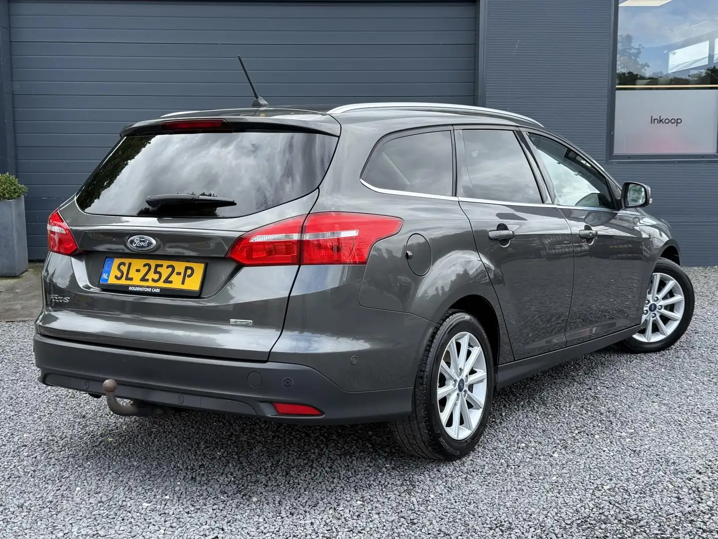 Ford Focus Wagon 1.0 Titanium 2e Eigenaar,125pk,Navi,Trekhaak Gri - 2