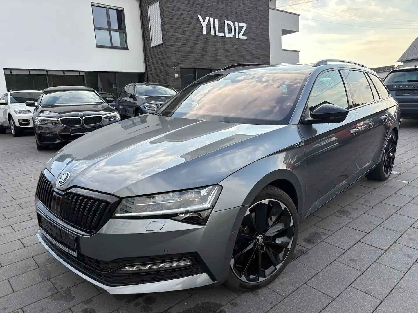Skoda Superb 2.0 TDI DSG Sportline 4X4 RS ACC PANO Gris - 1