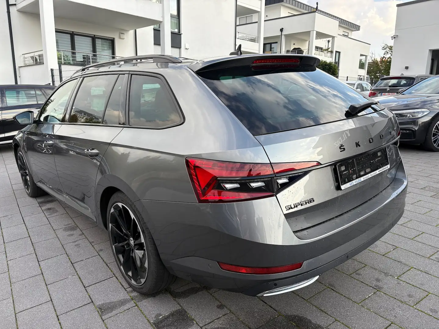Skoda Superb 2.0 TDI DSG Sportline 4X4 RS ACC PANO Szary - 2