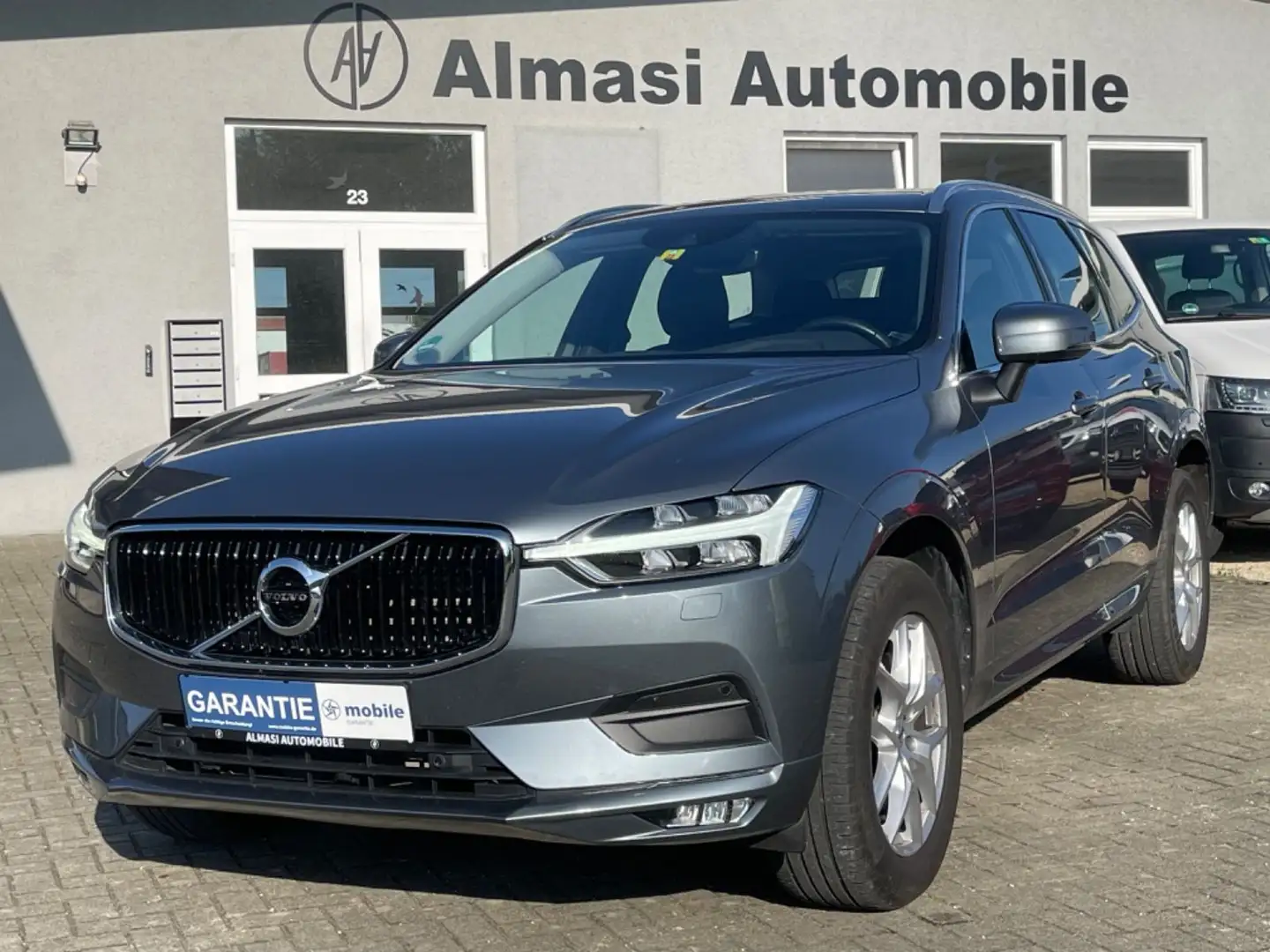 Volvo XC60 VOLVO XC 60  Momentum Pro AWD/4X4/1.HAND/EURO 6 siva - 1