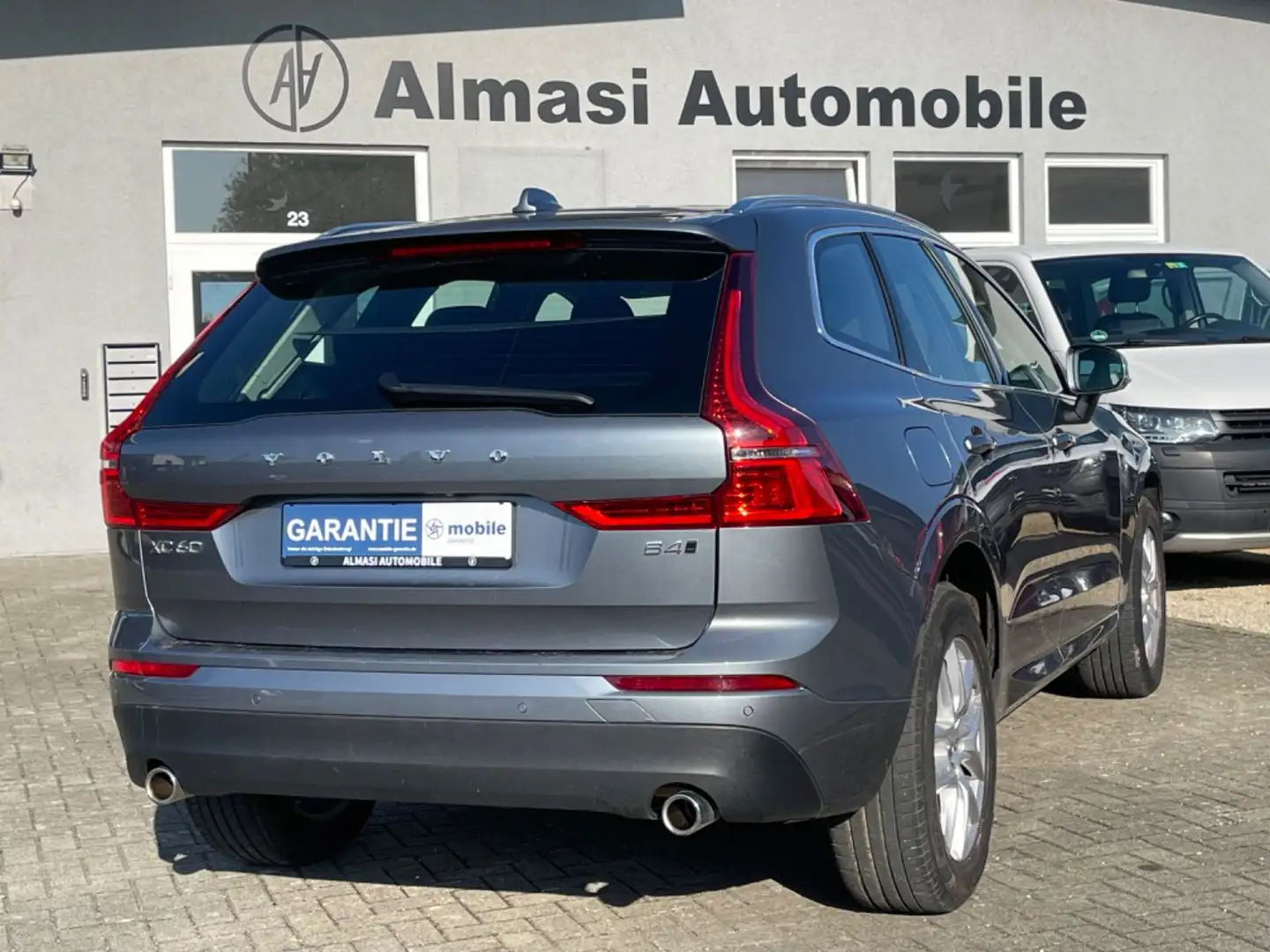 Volvo XC60 VOLVO XC 60  Momentum Pro AWD/4X4/1.HAND/EURO 6 siva - 2