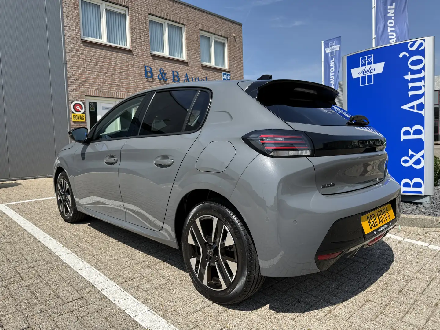 Peugeot 208 1.2 PureTech 100pk Allure Vision-Pack l ACC l CAME Grau - 2