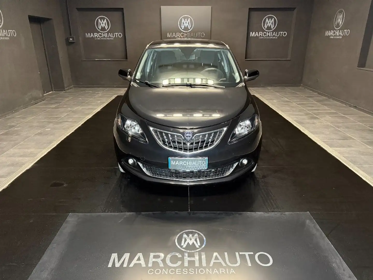 Lancia Ypsilon 1.0 FireFly 5 porte Hybrid Platino Nero - 2