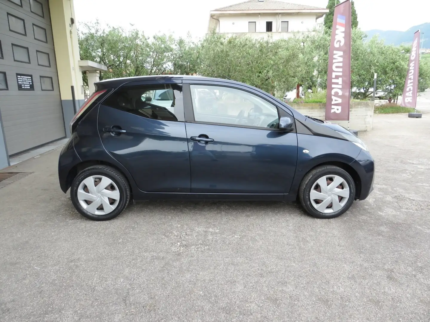 Toyota Aygo 1.0 Connect. clima automatico/bluetooth/retrocam Blau - 2