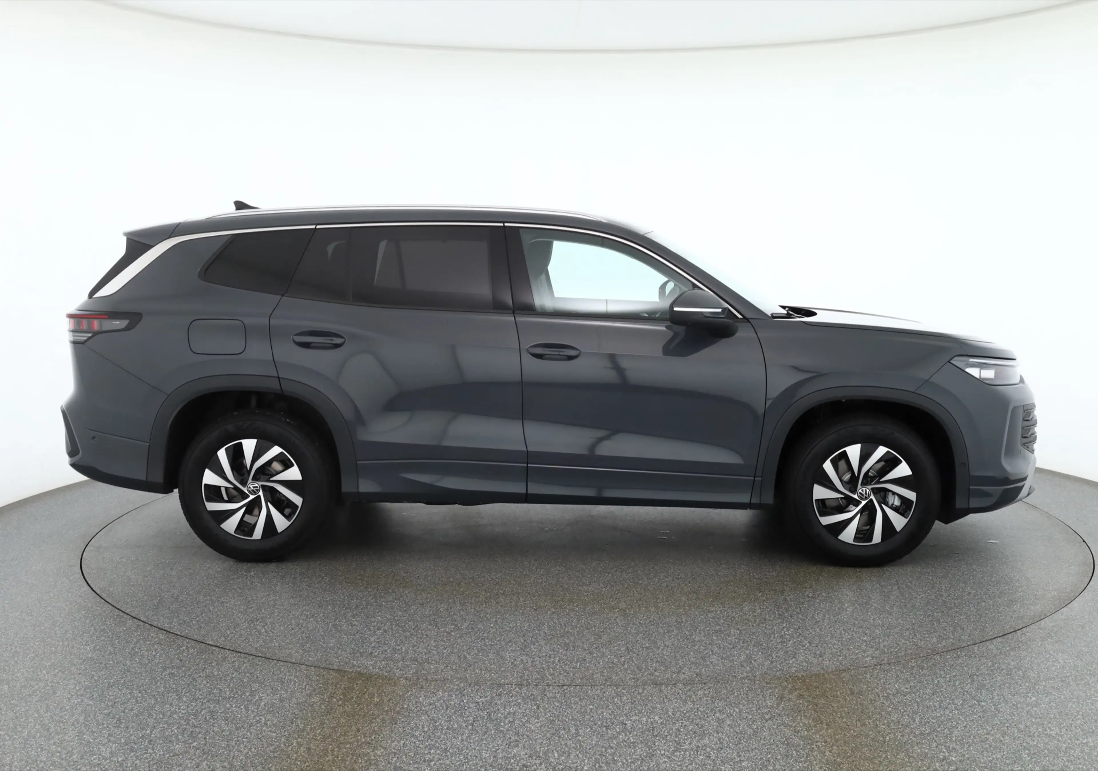 Volkswagen Tayron 1.5 eTSI DSG LED ACC AHK 360° — photo 6