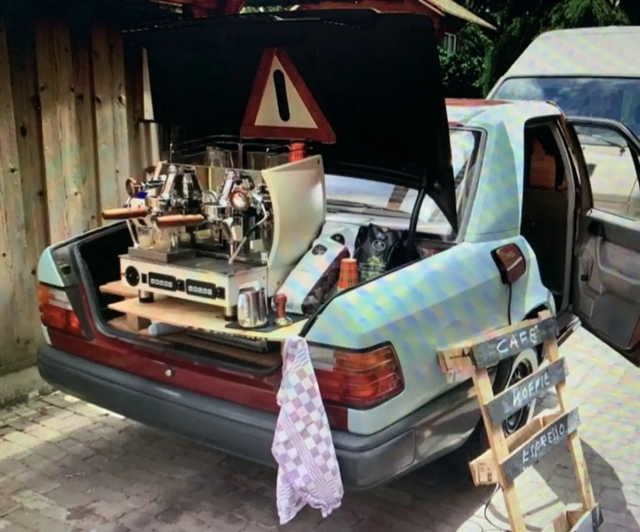 Mercedes-Benz E 200 aanhanger koffie, bbque, foodtruck - 1