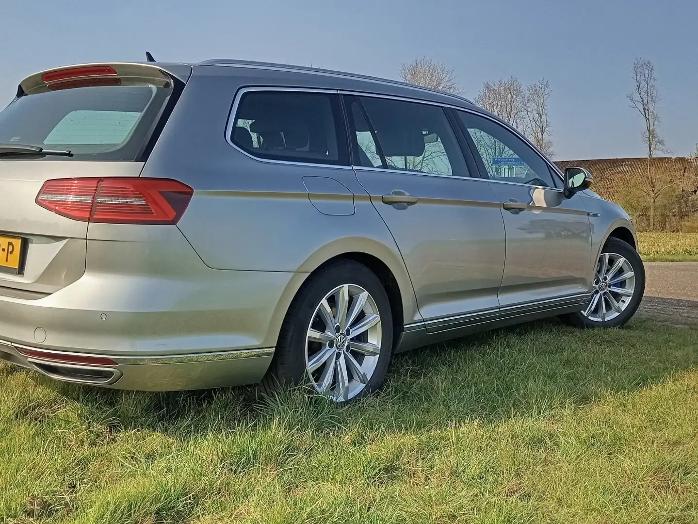 Volkswagen Passat GTE Variant Brons - 2