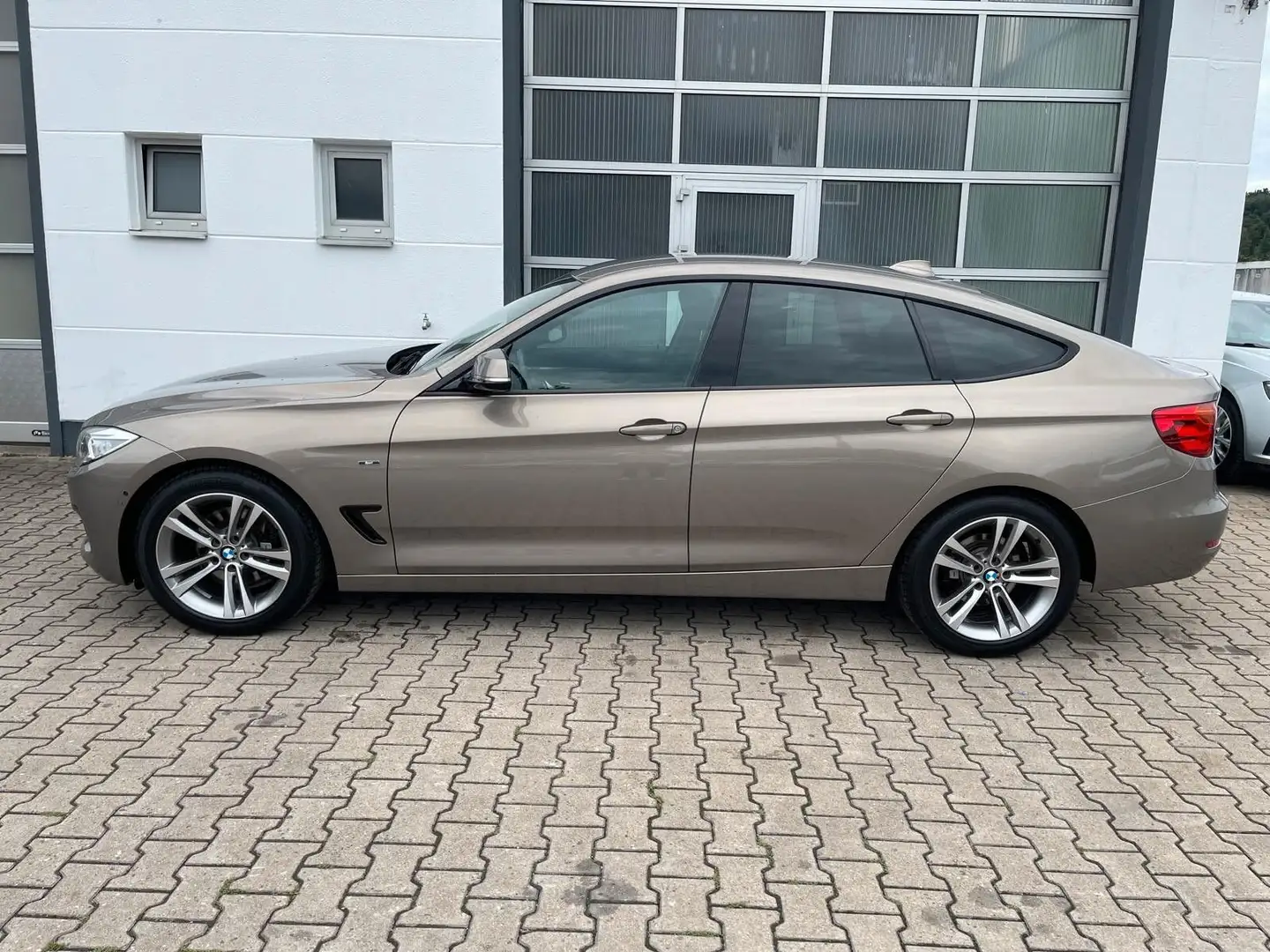 BMW 328 328 GT  SPORT/Aut./2.Hd/HuD/Parkpaket/18Zoll/TOP Beige - 2