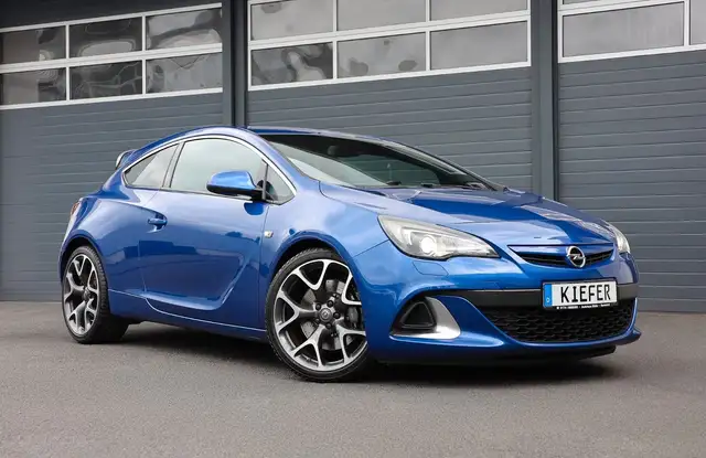 Opel Astra J GTC OPC/BREMBO/RECARO/SHZ/LHZ/NAVI/R20