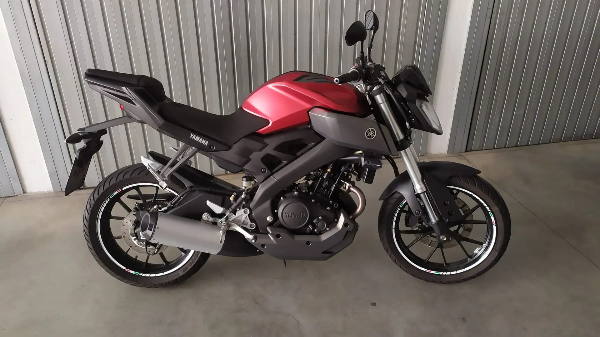 Yamaha MT-125 Roşu - 1