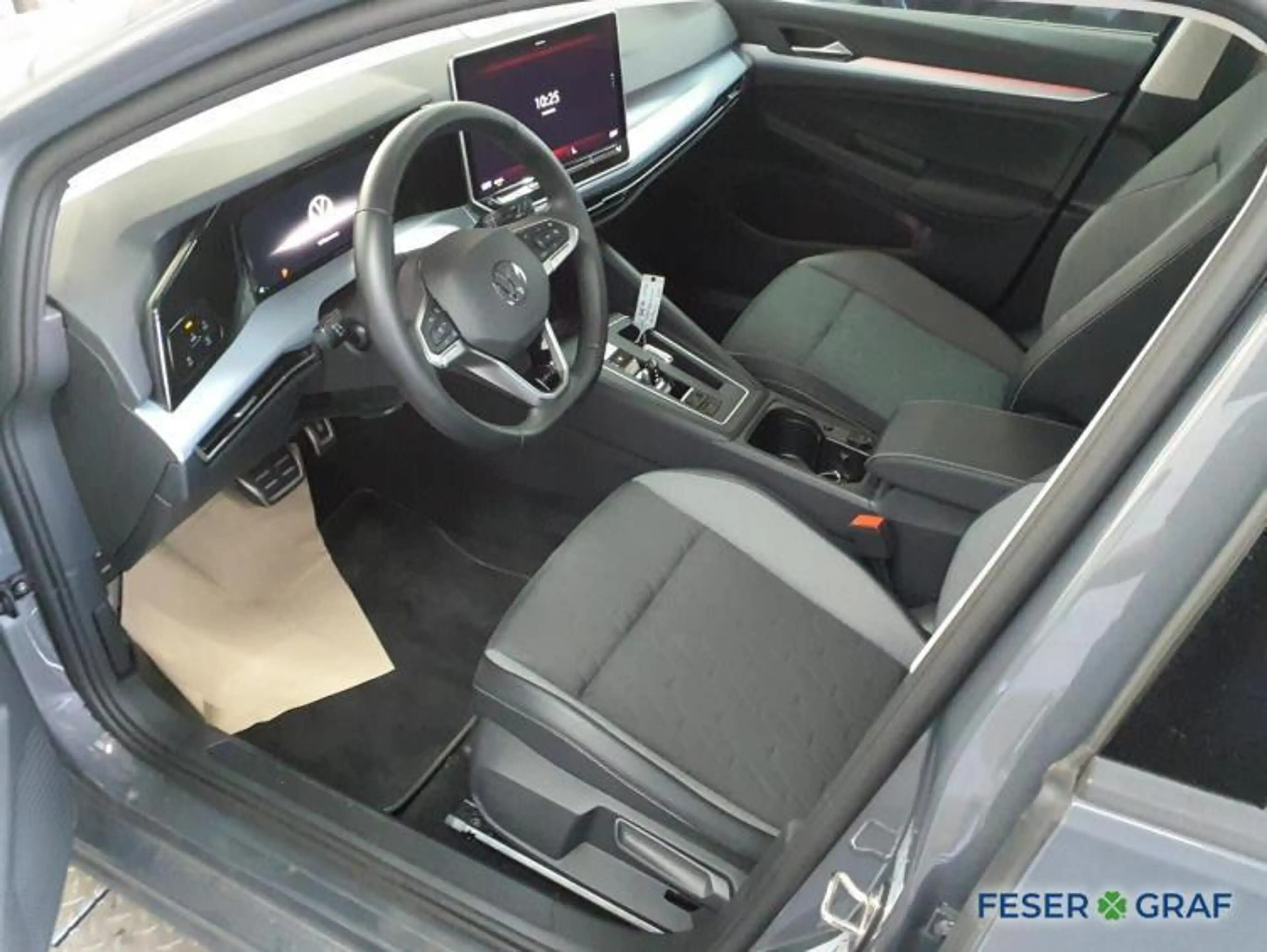 Volkswagen Golf VIII Variant 1.5 eTSI Goal DSG/LED/ACC/CarP — photo 3