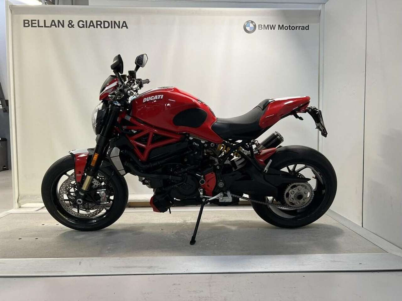 Ducati Monster 1200 R Red my16