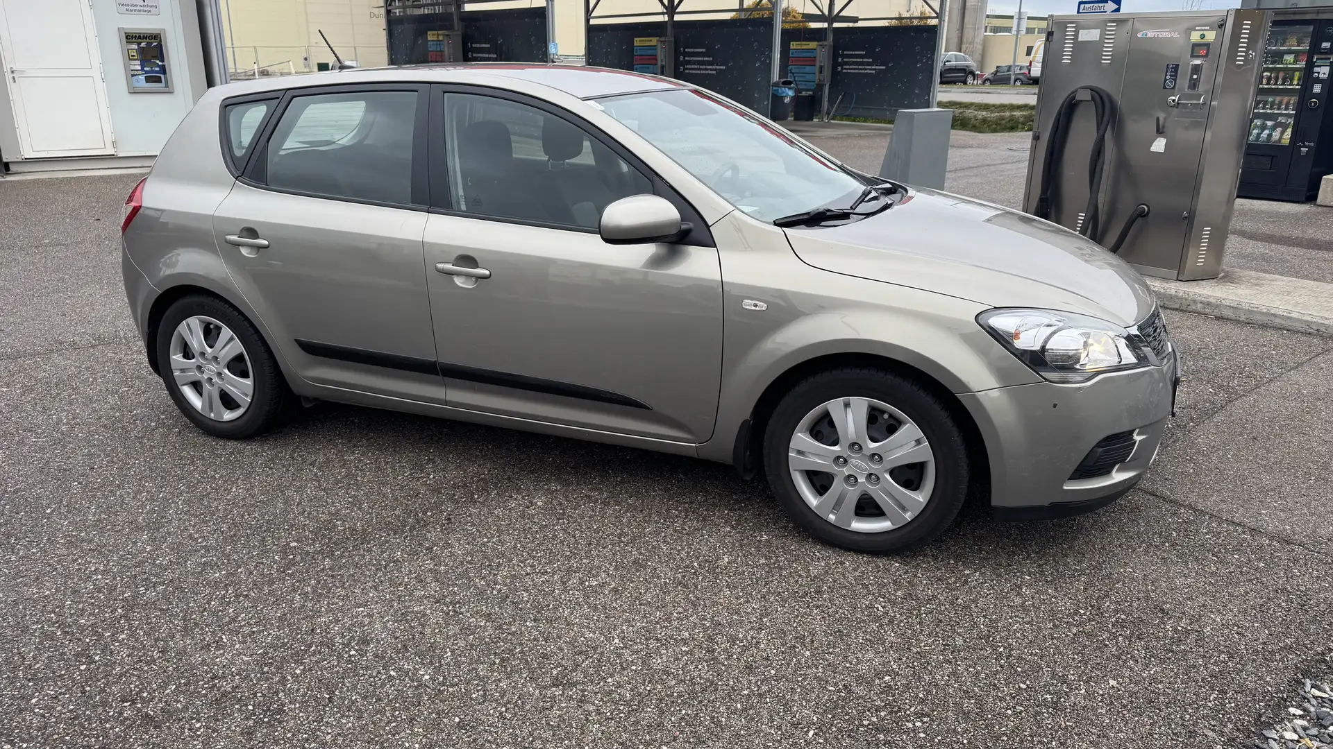 Kia Ceed / cee'd 1,4 CVVT Cool Jackpot ISG - 1